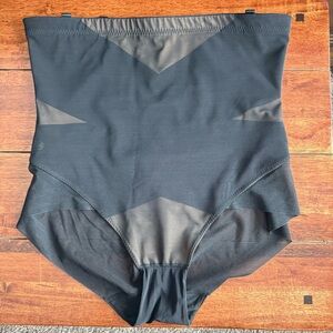 Honeylove SuperPower Brief in Runway Size 2x